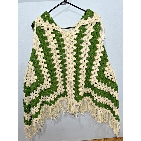 Vtg GROOVY 70s Crochet Granny Square Poncho - Green Cream FringeHandmade Boho
